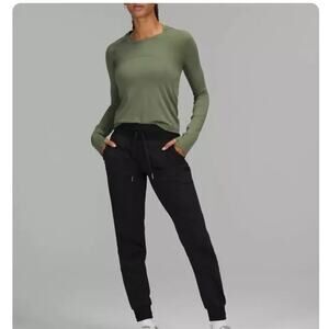 Lululemon Dance Studio Pant III *Unlined
Black lulu black womens joggers size 6